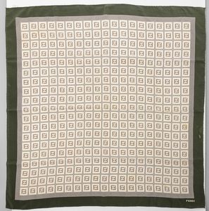 Ken Scott /Gucci/Fendi - lotto di 3 Foulards  - Asta Luxury Vintage e Penne da Collezione - Associazione Nazionale - Case d'Asta italiane