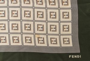 Ken Scott /Gucci/Fendi - lotto di 3 Foulards  - Asta Luxury Vintage e Penne da Collezione - Associazione Nazionale - Case d'Asta italiane