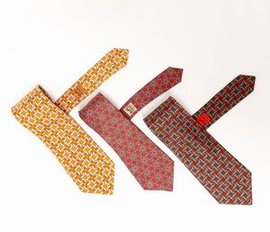 Herm�s lotto di tre cravatte<BR>  - Asta Luxury Vintage e Penne da Collezione - Associazione Nazionale - Case d'Asta italiane