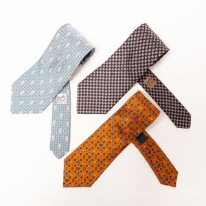 Herms lotto di tre cravatte<BR>  - Asta Luxury Vintage e Penne da Collezione - Associazione Nazionale - Case d'Asta italiane