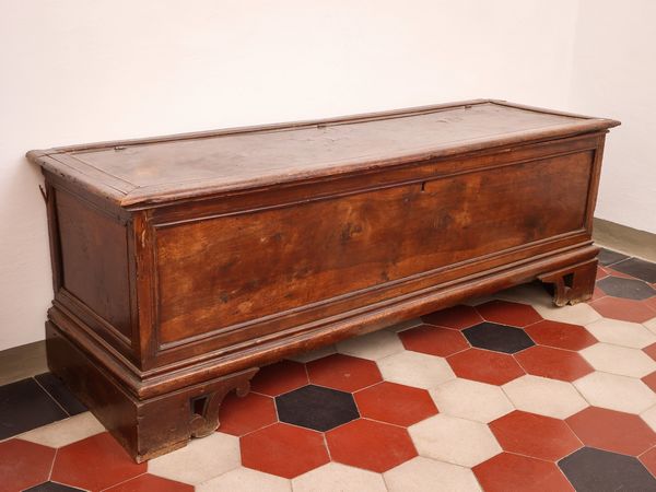 Cassapanca in noce  - Asta Una casa al Ponte Vecchio - Associazione Nazionale - Case d'Asta italiane