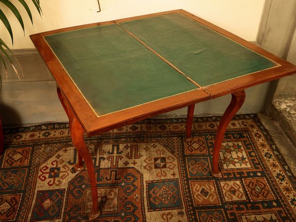 Tavolino da gioco in noce  - Asta Una casa al Ponte Vecchio - Associazione Nazionale - Case d'Asta italiane