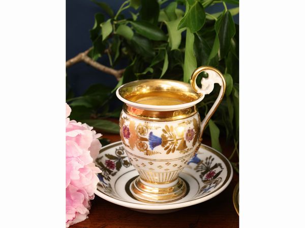 Due tazze in porcellana da collezione  - Asta Una casa al Ponte Vecchio - Associazione Nazionale - Case d'Asta italiane