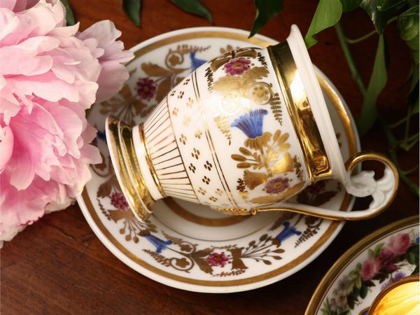 Due tazze in porcellana da collezione  - Asta Una casa al Ponte Vecchio - Associazione Nazionale - Case d'Asta italiane