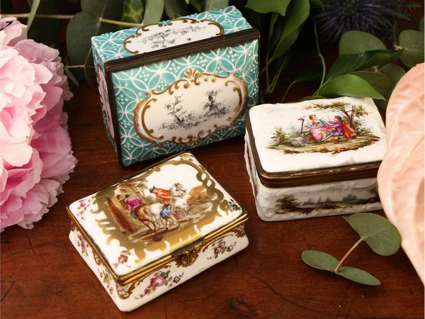 Tre tabacchiere in porcellana da collezione  - Asta Una casa al Ponte Vecchio - Associazione Nazionale - Case d'Asta italiane