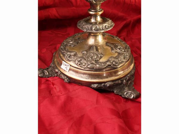 Coppia di grandi candelabri in metallo argentato  - Asta Una casa al Ponte Vecchio - Associazione Nazionale - Case d'Asta italiane