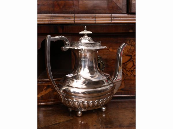 Caffettiera in metallo argentato, Walker & Hall  - Asta Una casa al Ponte Vecchio - Associazione Nazionale - Case d'Asta italiane