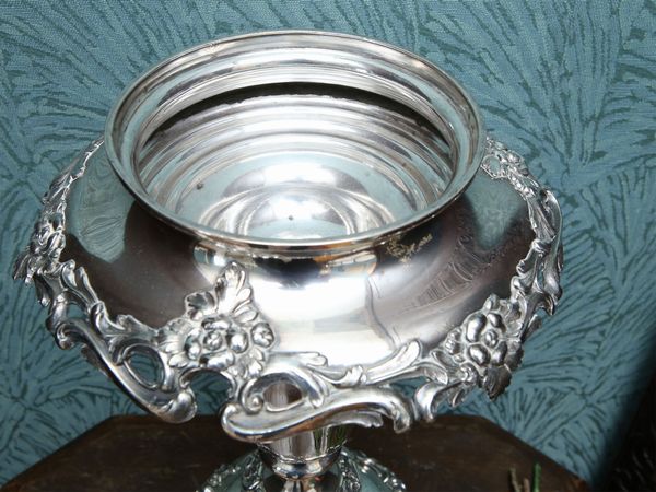 Grande fioriera centrotavola in metallo argentato e cristallo  - Asta Una casa al Ponte Vecchio - Associazione Nazionale - Case d'Asta italiane