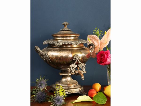 Samovar in metallo argentato  - Asta Una casa al Ponte Vecchio - Associazione Nazionale - Case d'Asta italiane