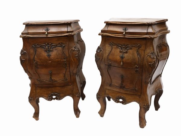 Coppia di comodini in noce  - Asta Una casa al Ponte Vecchio - Associazione Nazionale - Case d'Asta italiane