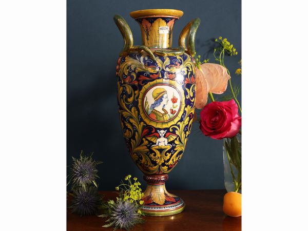 Vaso ad anfora in terracotta smaltata a lustro, Gualdo Tadino  - Asta Una casa al Ponte Vecchio - Associazione Nazionale - Case d'Asta italiane