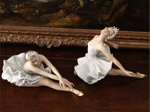 Coppia di gruppi in porcellana e biscuit, Germania  - Asta Una casa al Ponte Vecchio - Associazione Nazionale - Case d'Asta italiane