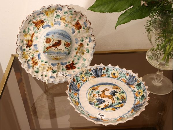 Due crespine in maiolica  - Asta Una casa al Ponte Vecchio - Associazione Nazionale - Case d'Asta italiane