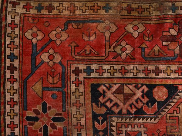 Tappeto caucasico di vecchia manifattura  - Asta Una casa al Ponte Vecchio - Associazione Nazionale - Case d'Asta italiane