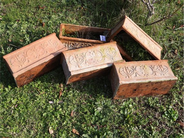 Cinque vasi a cassetta in terracotta  - Asta Una casa al Ponte Vecchio - Associazione Nazionale - Case d'Asta italiane