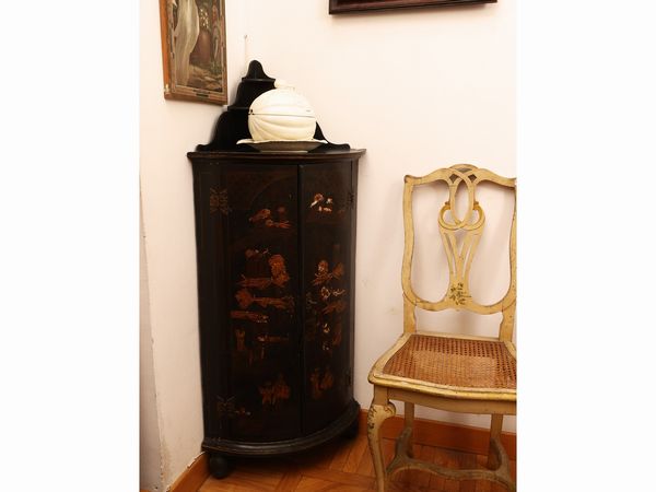 Angoliera in legno ebanizzato e laccato a chinoiserie  - Asta Una casa al Ponte Vecchio - Associazione Nazionale - Case d'Asta italiane