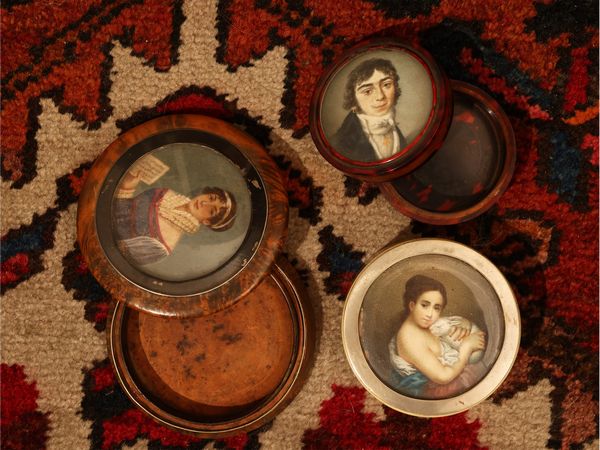 Tre tabacchiere da collezione  - Asta Una casa al Ponte Vecchio - Associazione Nazionale - Case d'Asta italiane