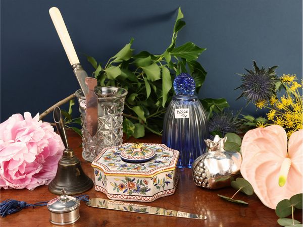 Curiosit da scrivania  - Asta Una casa al Ponte Vecchio - Associazione Nazionale - Case d'Asta italiane