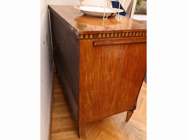 Credenza impiallacciata in legno di rosa, mogano ed altre essenze  - Asta Una casa al Ponte Vecchio - Associazione Nazionale - Case d'Asta italiane