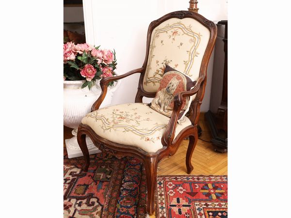 Poltrona in noce  - Asta Una casa al Ponte Vecchio - Associazione Nazionale - Case d'Asta italiane