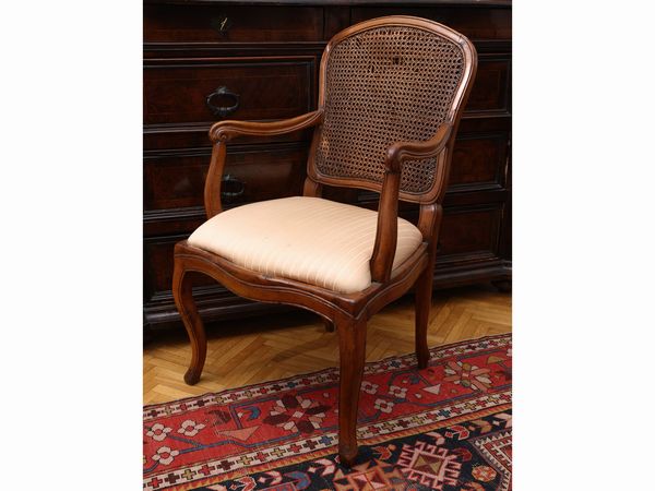 Poltroncina in noce  - Asta Una casa al Ponte Vecchio - Associazione Nazionale - Case d'Asta italiane