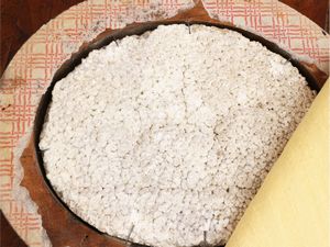 Scuola neoclassica del XVIII/XIX secolo : Putto suonatore che cavalca un leone e Fauno con capro  - Asta Una casa al Ponte Vecchio - Associazione Nazionale - Case d'Asta italiane