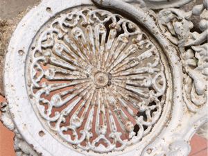 Serie di tre sedie da giardino in ghisa  - Asta Una casa al Ponte Vecchio - Associazione Nazionale - Case d'Asta italiane