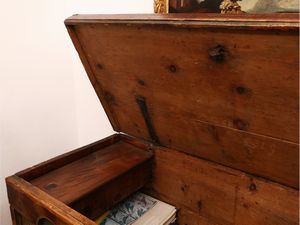Cassapanca tirolese in legno tenero  - Asta Una casa al Ponte Vecchio - Associazione Nazionale - Case d'Asta italiane