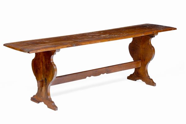 Tavolo a fratina noce con montanti ad asso di coppe. XVIII-XIX secolo  - Asta Dimore italiane - Associazione Nazionale - Case d'Asta italiane