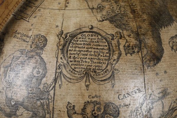 Planisfero terrestre e planisfero celeste. Giuseppe de Rossi su incisioni di Jodocus Hondius. Roma 1614-1615  - Asta Dimore italiane - Associazione Nazionale - Case d'Asta italiane