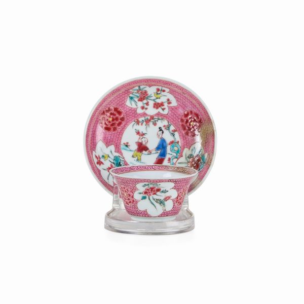 Tazza con piattino in porcellana Famiglia Rosa, Cina, Dinastia Qing, epoca Yongzheng (1723-1735)  - Asta Dimore italiane - Associazione Nazionale - Case d'Asta italiane