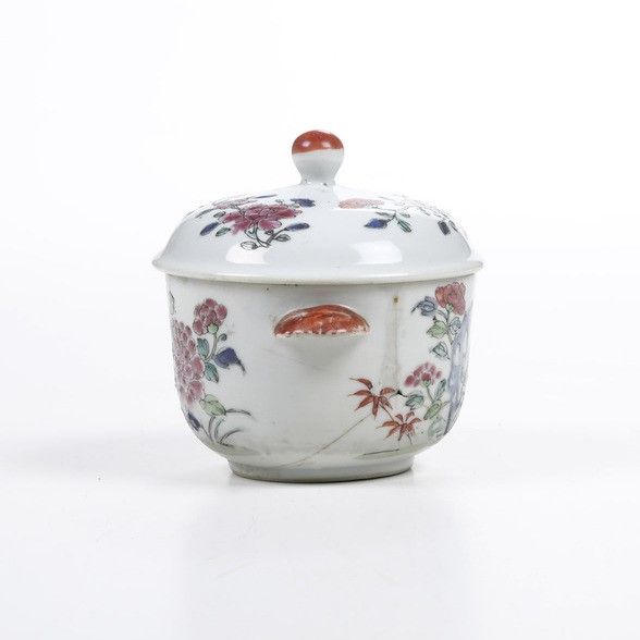 Zuppierina in porcellana Famiglia Rosa con decori floreali, Cina, Dinastia Qing, epoca Qianlong (1736-1796)  - Asta Dimore italiane - Associazione Nazionale - Case d'Asta italiane