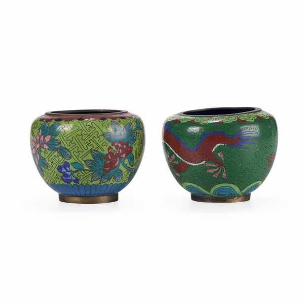 Coppia di vasetti in smalto, Cina, Dinastia Qing, XIX secolo  - Asta Dimore italiane - Associazione Nazionale - Case d'Asta italiane