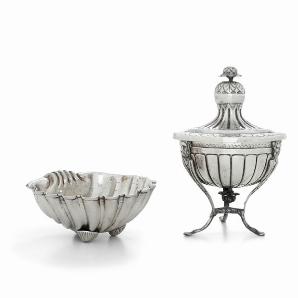 Zuccheriera e ciotola a conchiglia. Argenteria veneta del XX secolo  - Asta Dimore italiane - Associazione Nazionale - Case d'Asta italiane