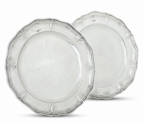 Coppia di piatti da portata. Argenteria italiana del XX secolo  - Asta Dimore italiane - Associazione Nazionale - Case d'Asta italiane