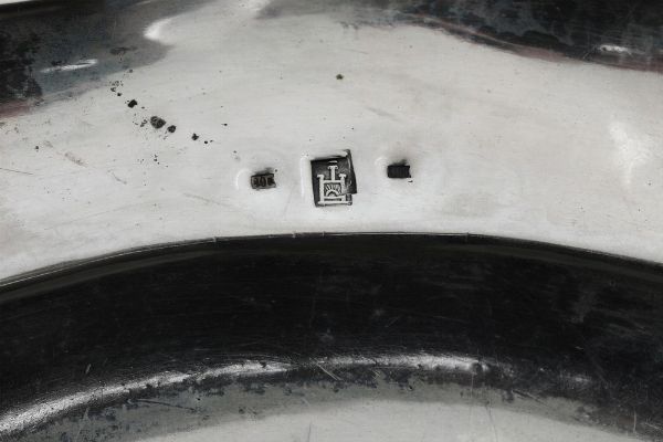 Coppia di piatti da portata. Argenteria italiana del XX secolo  - Asta Dimore italiane - Associazione Nazionale - Case d'Asta italiane