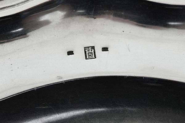 Coppia di piatti da portata. Argenteria italiana del XX secolo  - Asta Dimore italiane - Associazione Nazionale - Case d'Asta italiane