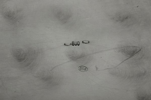 Due vassoi da portata. Argenteria milanese. Marchio con fascio littorio in uso dal 1935 al 1945. Argentiere Ilario Pradella  - Asta Dimore italiane - Associazione Nazionale - Case d'Asta italiane