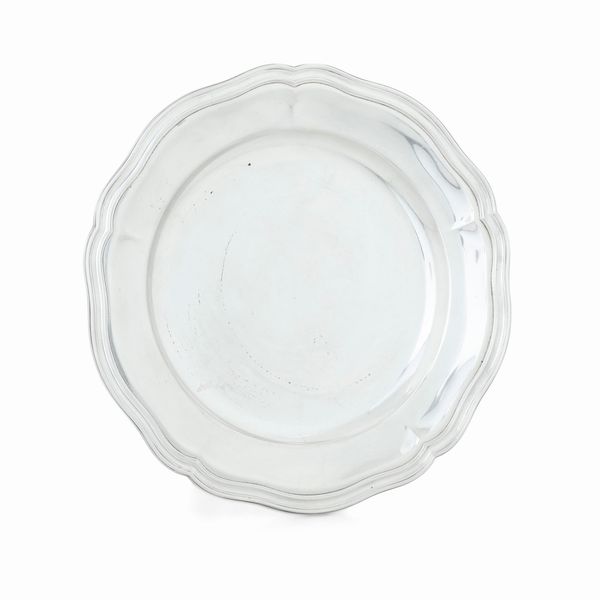 Piatto da portata. Argenteria italiana del XX secolo  - Asta Dimore italiane - Associazione Nazionale - Case d'Asta italiane