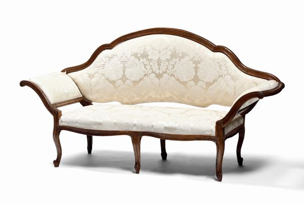 Divano a corbeille in noce intagliato. XVIII secolo  - Asta Dimore italiane - Associazione Nazionale - Case d'Asta italiane