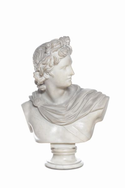 Coppia di busti in marmo raffiguranti l'Apollo del Belvedere e la Venere di Versailles. Arte neoclassica italiana del XIX secolo. Piedistalli a colonna in legno marmorizzato (antichi ma non pertinenti)  - Asta Dimore italiane - Associazione Nazionale - Case d'Asta italiane