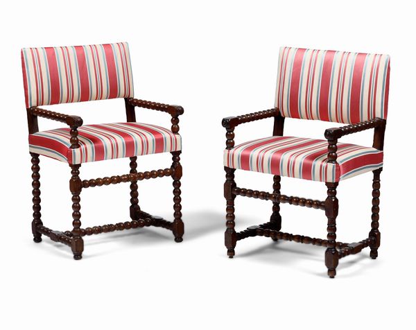 Coppia di poltroncine a rocchetto in noce  - Asta Dimore italiane - Associazione Nazionale - Case d'Asta italiane