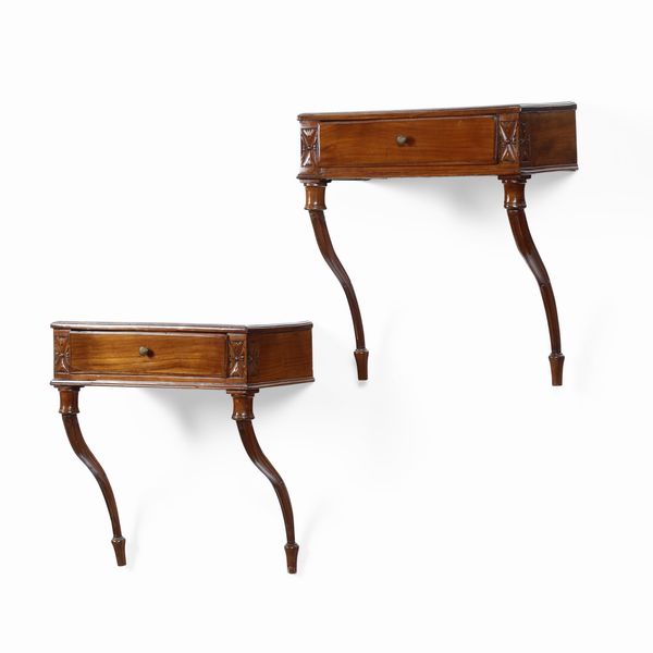 Coppia di comodini pensili ad un cassetto. XIX secolo  - Asta Dimore italiane - Associazione Nazionale - Case d'Asta italiane