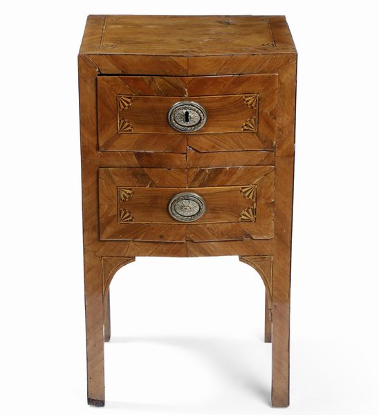 Coppia di comodini lastronati e filettati. XVIII-XIX secolo  - Asta Dimore italiane - Associazione Nazionale - Case d'Asta italiane