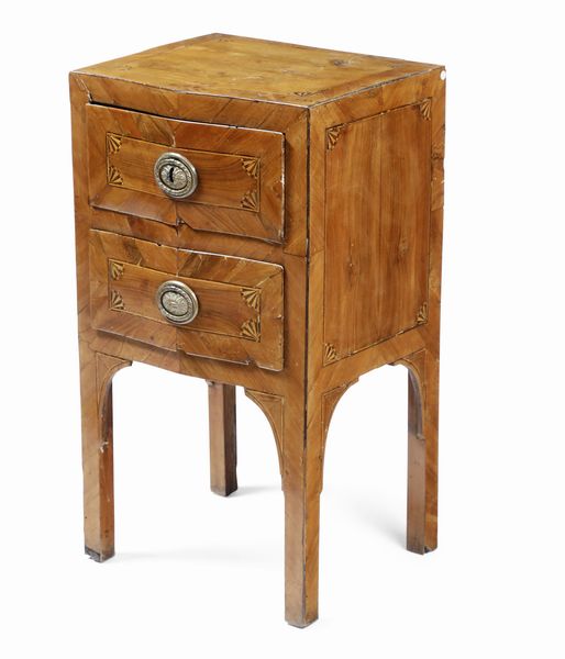 Coppia di comodini lastronati e filettati. XVIII-XIX secolo  - Asta Dimore italiane - Associazione Nazionale - Case d'Asta italiane