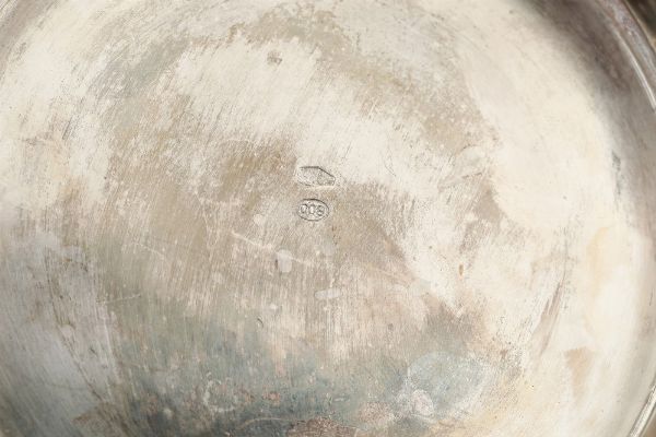 Vassoio e servizio da t e caff. Argenteria milanese del XX secolo. Vassoio argentiere Carlo Gandolfi. Servizio argentieri Fratelli Cacchione  - Asta Dimore italiane - Associazione Nazionale - Case d'Asta italiane