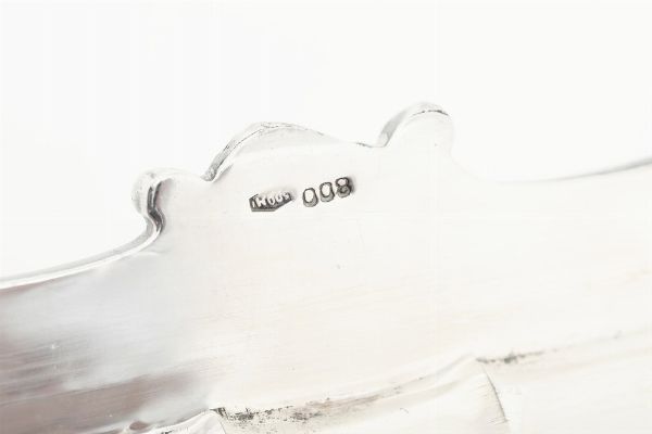 Vassoio e servizio da t e caff. Argenteria milanese del XX secolo. Vassoio argentiere Carlo Gandolfi. Servizio argentieri Fratelli Cacchione  - Asta Dimore italiane - Associazione Nazionale - Case d'Asta italiane