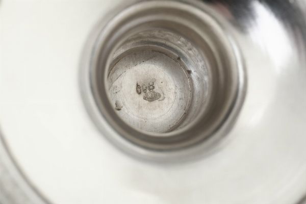 Servizio da t e caff e versatoio e lattiera di differente manifattura. Argenteria italiana del XX secolo  - Asta Dimore italiane - Associazione Nazionale - Case d'Asta italiane