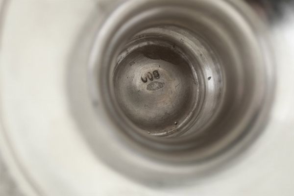 Servizio da t e caff e versatoio e lattiera di differente manifattura. Argenteria italiana del XX secolo  - Asta Dimore italiane - Associazione Nazionale - Case d'Asta italiane