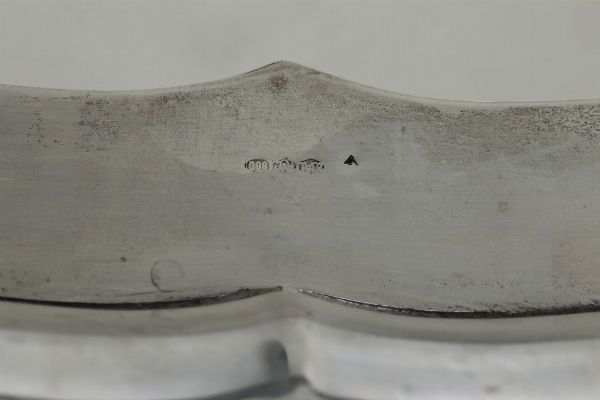 Legumiera e portaformaggio. Italia XX secolo. Legumiera argentiere Ricci & C , Alessandria. Portaformaggio argentiere Puliti & Schreyer, Firenze  - Asta Dimore italiane - Associazione Nazionale - Case d'Asta italiane